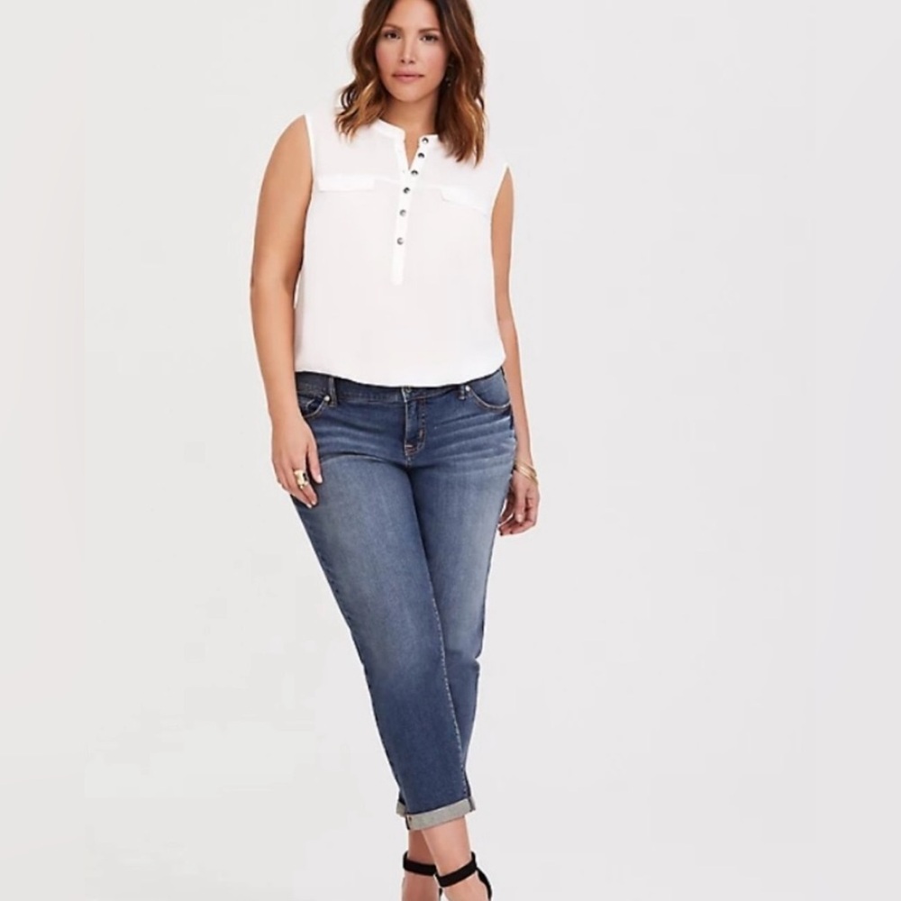 Torrid Size 5 White Sleeveless Button Front Blouse High Low Sheer Faux Pockets